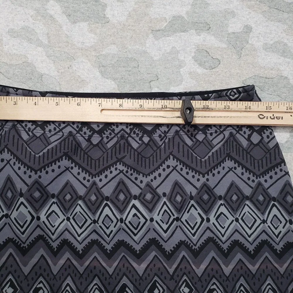 Athleta Skirt Womens Small Gray Geo Print‎ Pull On Stretch Midi
